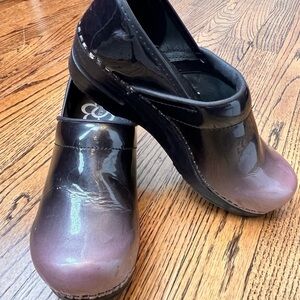 Sanita Patent Leather Nurse Comfort Clogs Shoes Sz 8.5 39 EU Pink Black Ombré